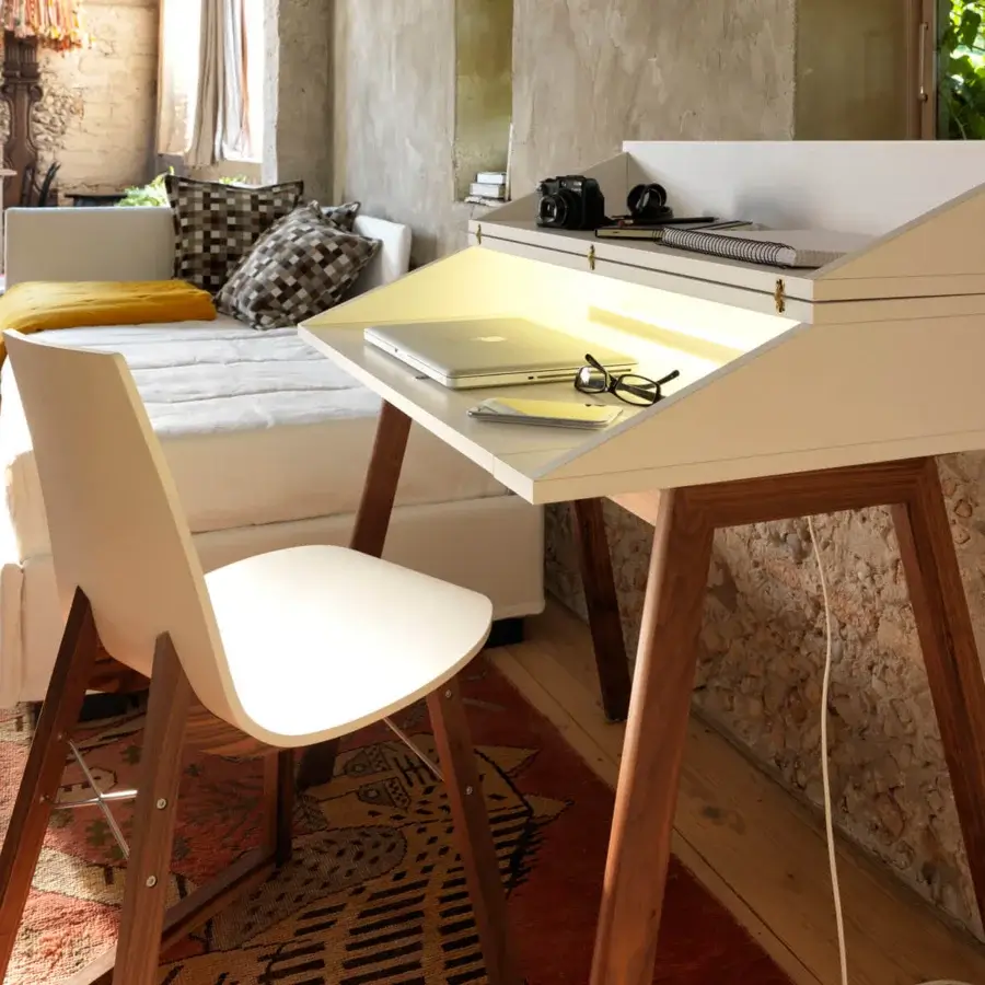 Elegant Horm Bureau desk with white matt lacquered MDF and natural brown solid wood legs crafted in Italy