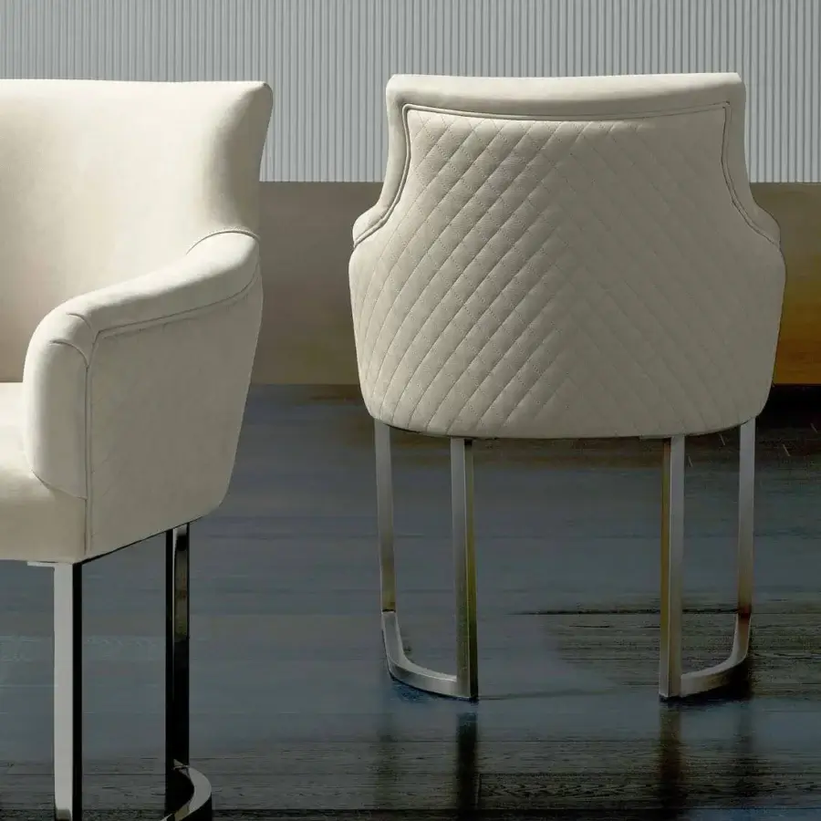 Impeccable Rugiano Itaca armchair in light cream textile with quilted diamond pattern and reflective silver metal base