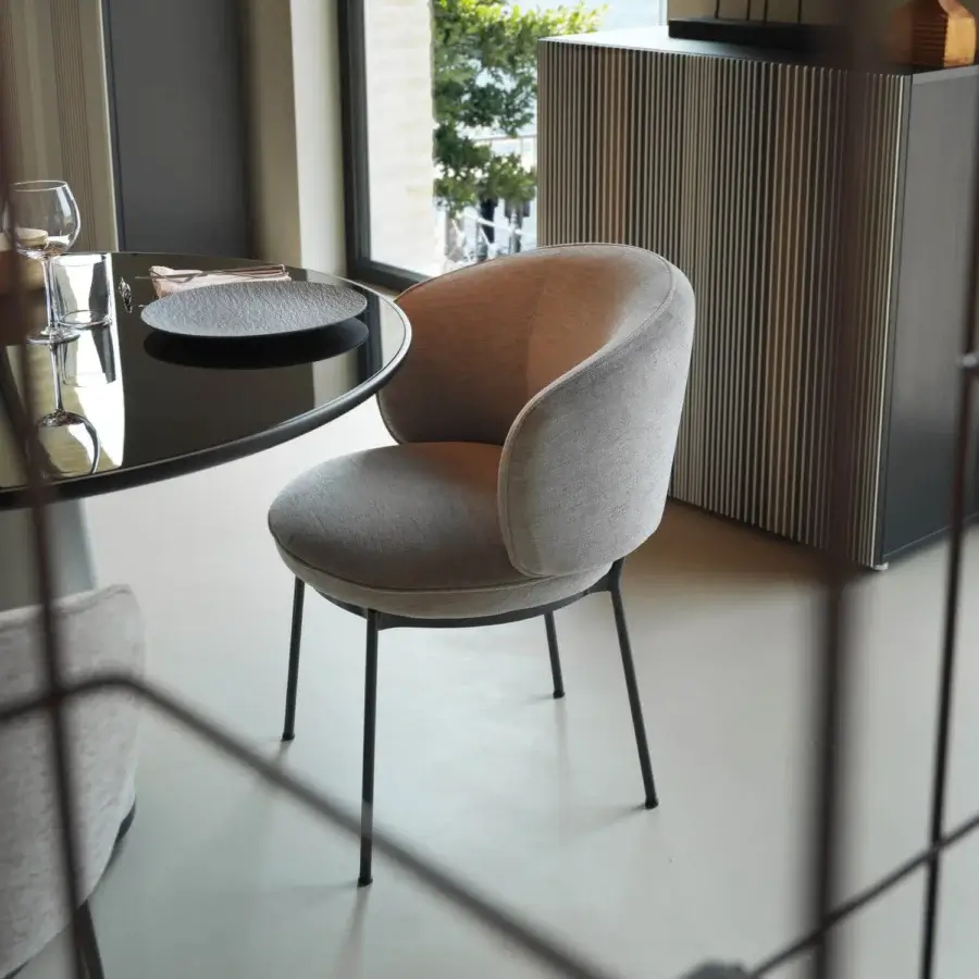 Superior Horm Concorde armchair with a curved silhouette, full backrest and dark metal legs in light gray textile with a matte finish