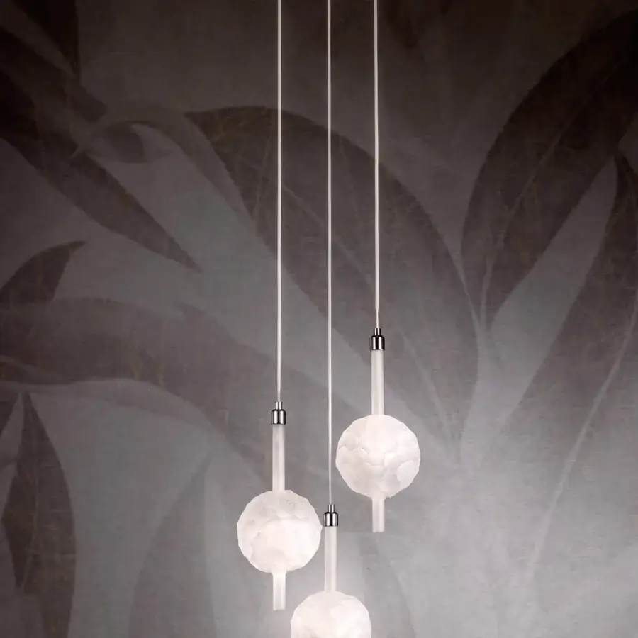 Distinguished Stillux The Light suspension lamp with faceted hand polished lead crystal diffusers and glossy dark ceiling mount