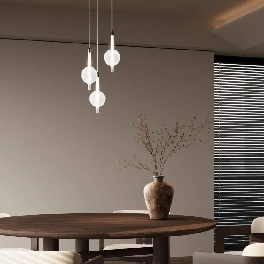 Exceptional Stillux The Light suspension lamp with raw ice faceted lead crystal diffusers and matt silver canopy