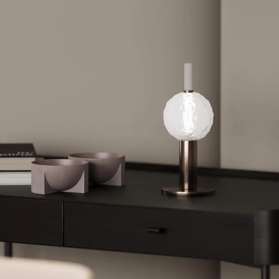 Exceptional Stillux Light Table Lamp with a bronze-like metal structure and hand-made faceted raw ice certified lead crystal diffuser