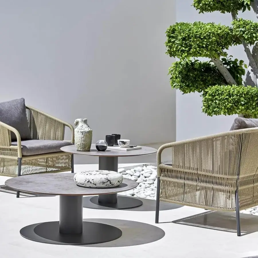 Exceptional Varaschin Cricket lounge chair with light brown woven rope and dark powder-coated aluminum structure with gray cushions