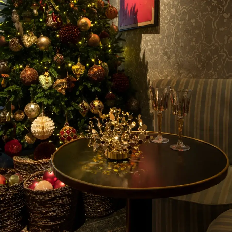Lavish Terzani Argent Mon Bijou lamp handcrafted in Italy with numerous reflective gold-toned stainless steel discs