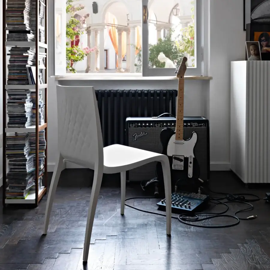 Distinguished Horm Ki chair with white plywood seat and backrest, complemented by premium solid wood legs and quilted decoration