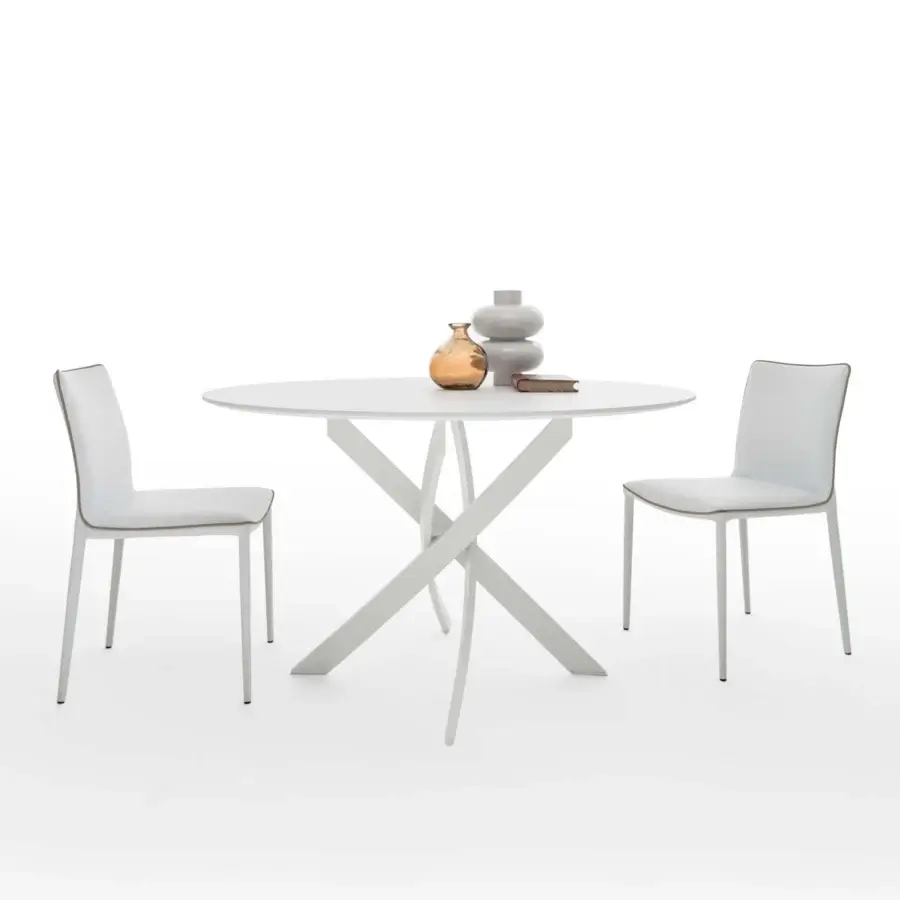 Superior Bontempi Barone table with a white finish and unique base built with sinuous arches resembling sculpted blades
