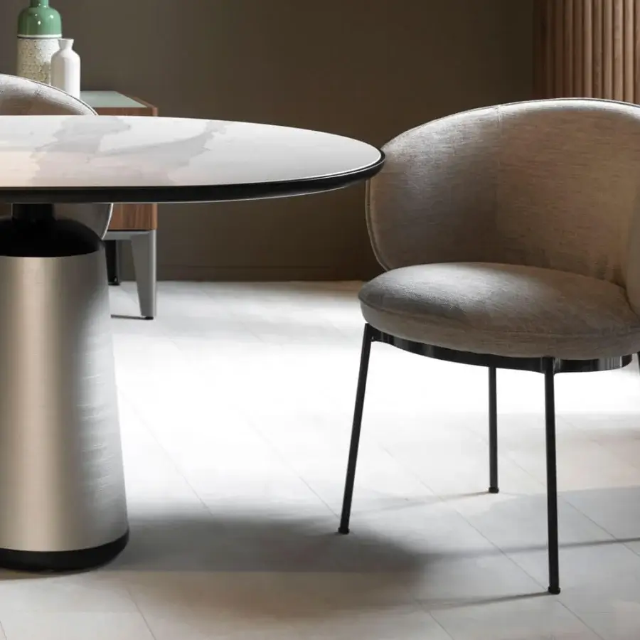 Distinguished Horm Marien table with round marble tabletop and brushed matte metal pedestal base