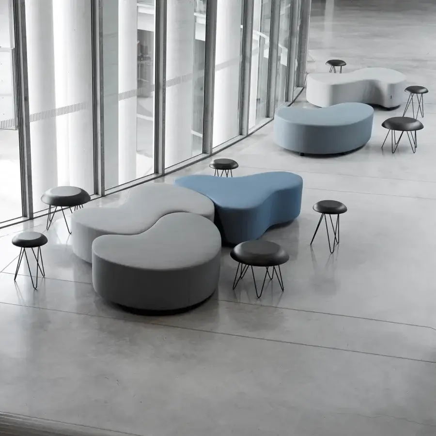 Superior Horm Niña, Pinta & Santa Maria ottoman with kidney bean shapes in light gray textile, crafted in Italy