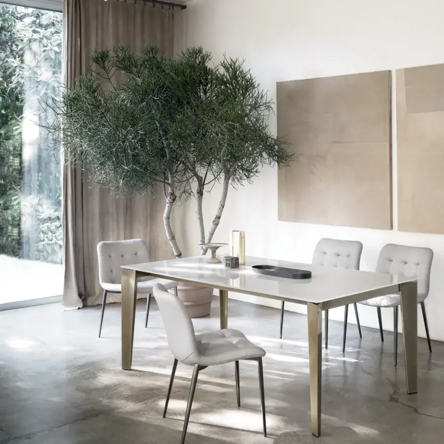 Refined Bontempi Kuga chair with a squared backrest and comfortable cushioned seat in light gray textile with sleek dark metal legs