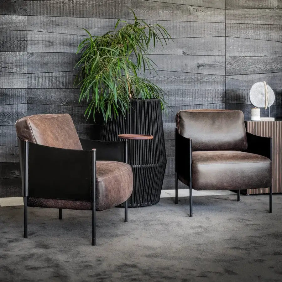 Distinguished Horm SC1 lounge chair with brown leather upholstery and black painted metal legs crafted with Canaletto walnut accents