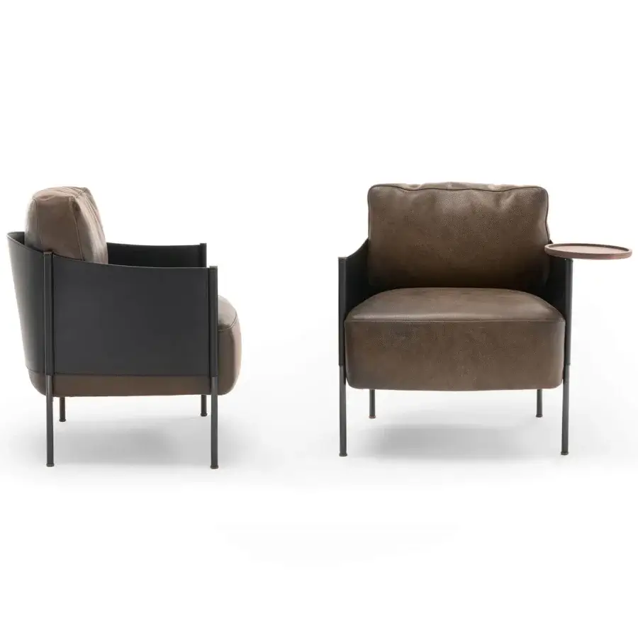 Exceptional Horm SC1 lounge chair built in supple brown leather with black painted metal and Canaletto walnut accents
