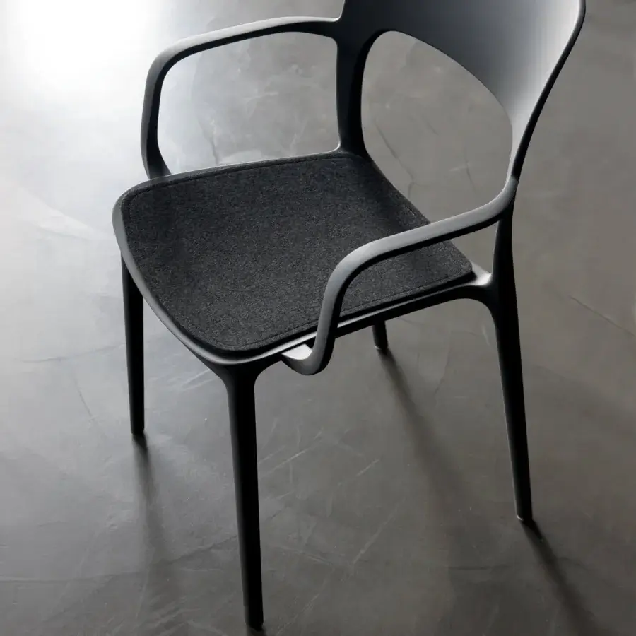 Elegant Bontempi Gipsy chair in dark gray polypropylene and glass fiber with a contrasting seat cushion and matte finish
