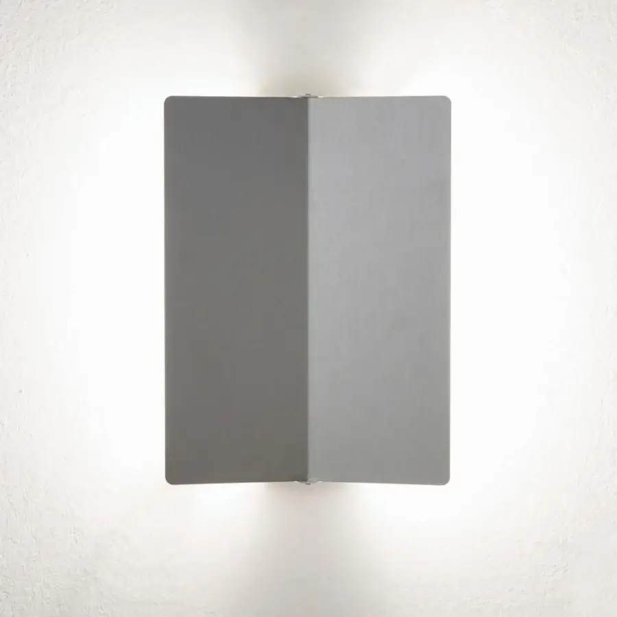 Exceptional Nemo Lighting Applique à Volet Pivotant Plié wall lamp in aluminum with matte finish emits indirect light
