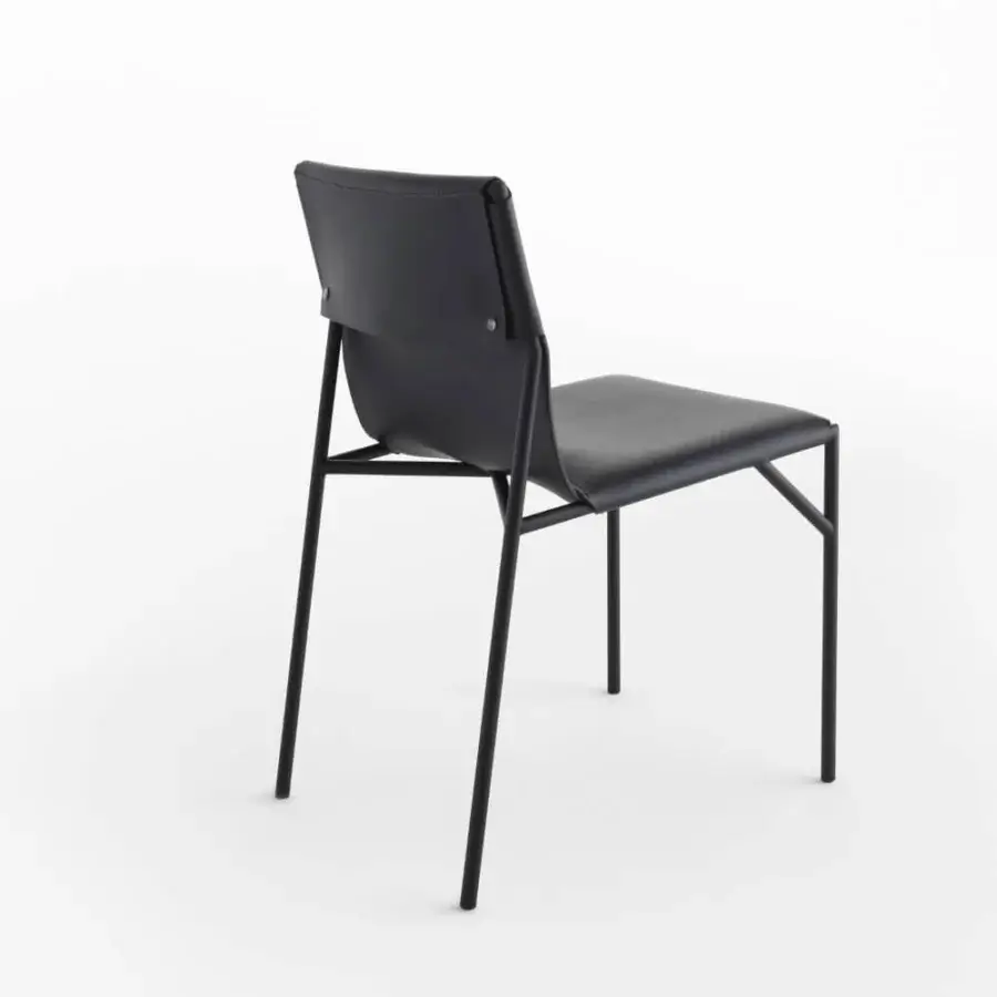 Elegant Horm Tout Le Jour chair crafted in black leather with a matte black metal frame and discreet fasteners