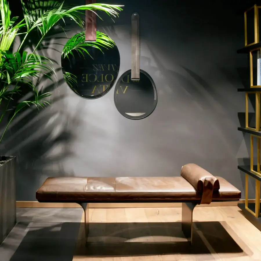 Superior Borzalino Minerva bench with light brown leather upholstery, lacquered metal legs and veneered wood support