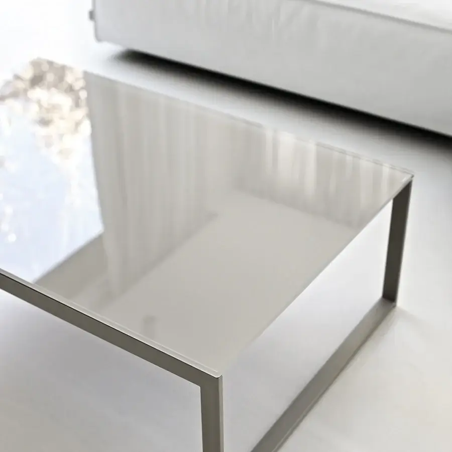 Superior Bontempi Hip Hop coffee table with a sleek metal frame and clear reflective glass top in matte gray