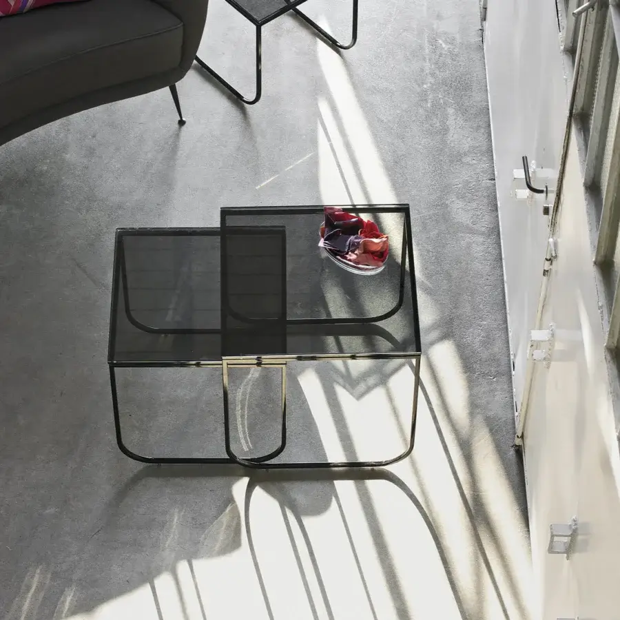 Exceptional Bontempi Tokio nested tables with sleek curved metal frames and transparent glass tops in a black matte finish