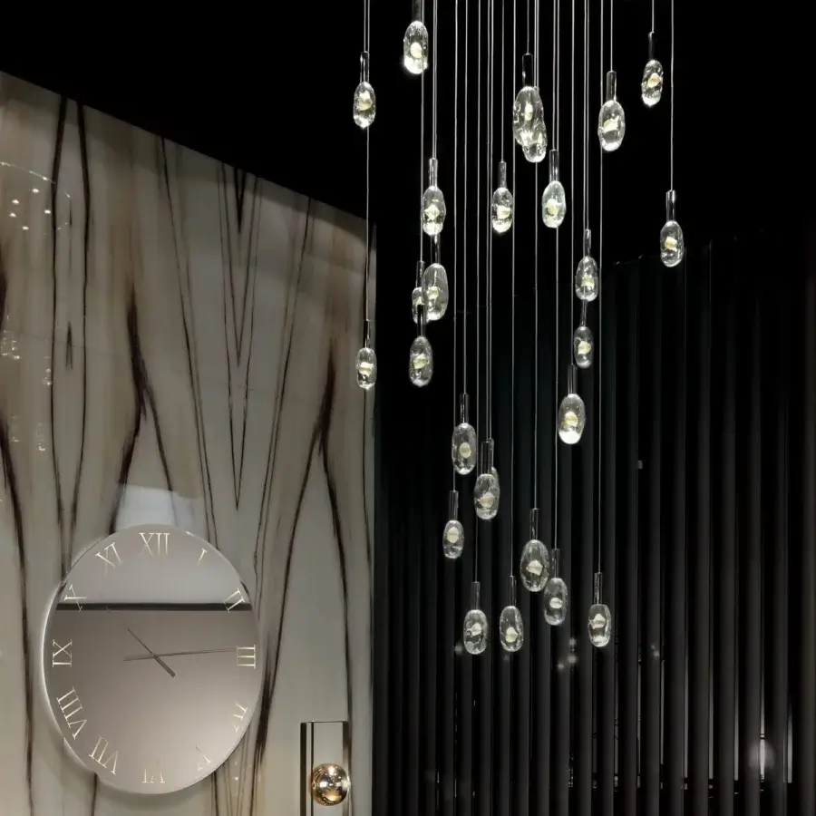 Lavish Reflex Sassi suspension lamp with transparent and gold Murano glass teardrop pendants illuminated with a warm glow