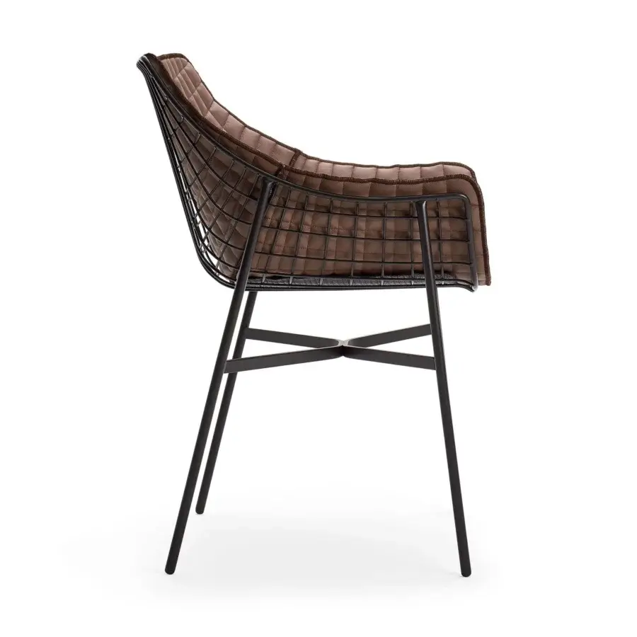 Sophisticated Varaschin Summer Set armchair with a powder-coated steel grid and quilted brown cushions in a matte black finish