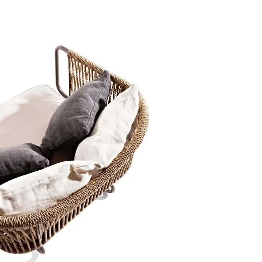 Superior Varaschin Babylon lounge chair crafted with varnished aluminum and light brown synthetic fiber rope with cushions in beige and gray textiles