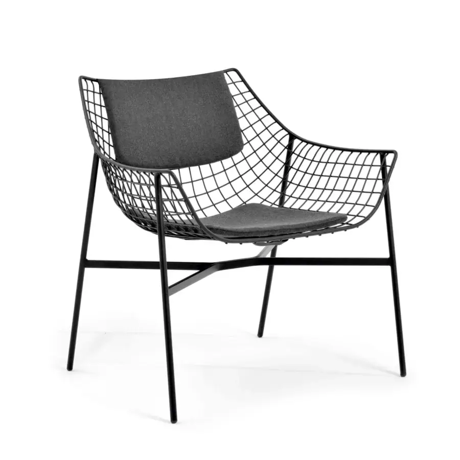 Superior Varaschin Summer Set lounge chair with a geometric steel grid and integrated gray textile cushions in matte black finish
