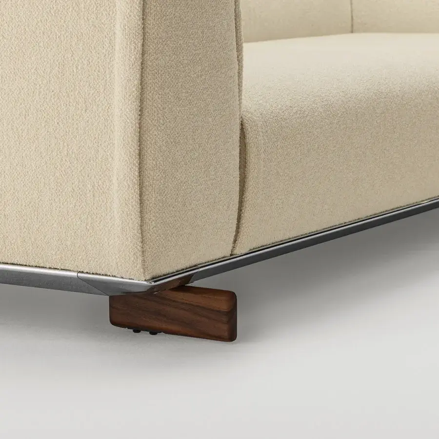 Exceptional Horm Coleman sofa with enveloping shapes, light beige textile upholstery and ecological aluminum frame built with canaletto walnut feet