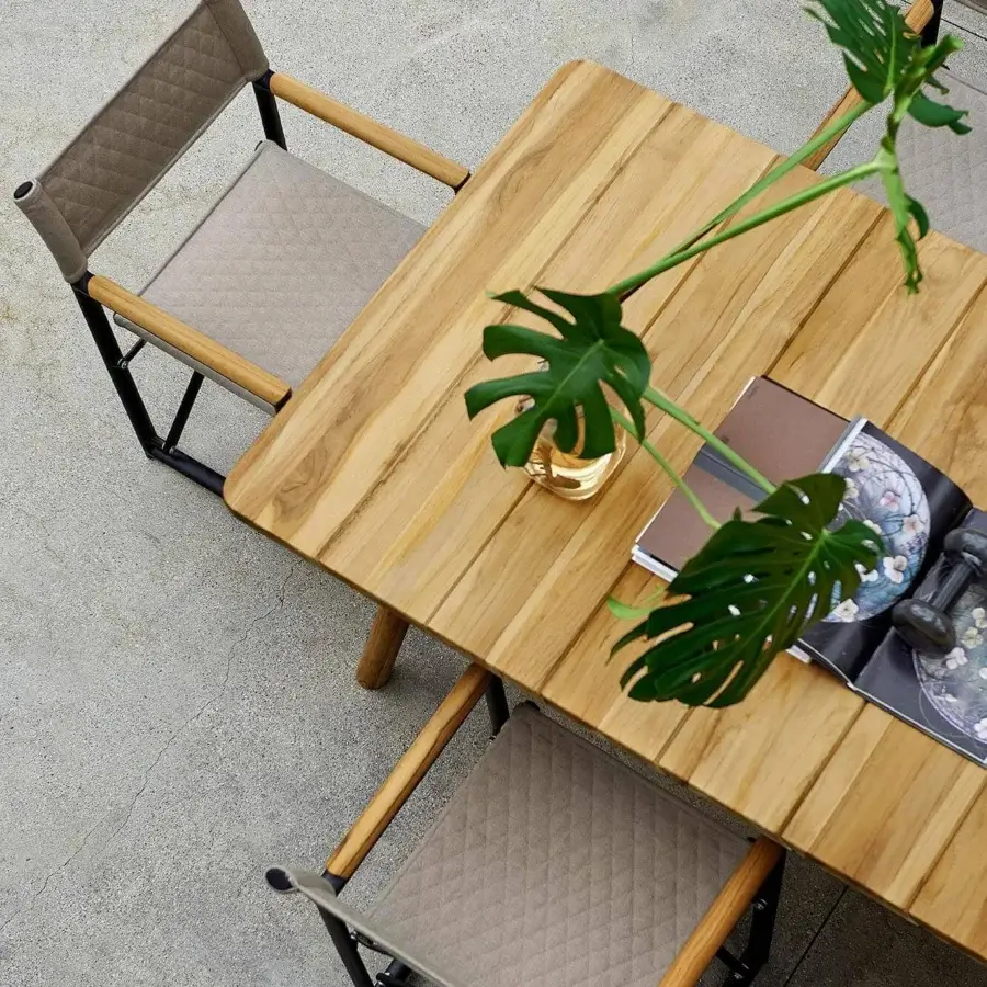 Exceptional Varaschin Link table crafted in Italy with a powder-coated aluminum frame and smooth light-toned wooden tabletop