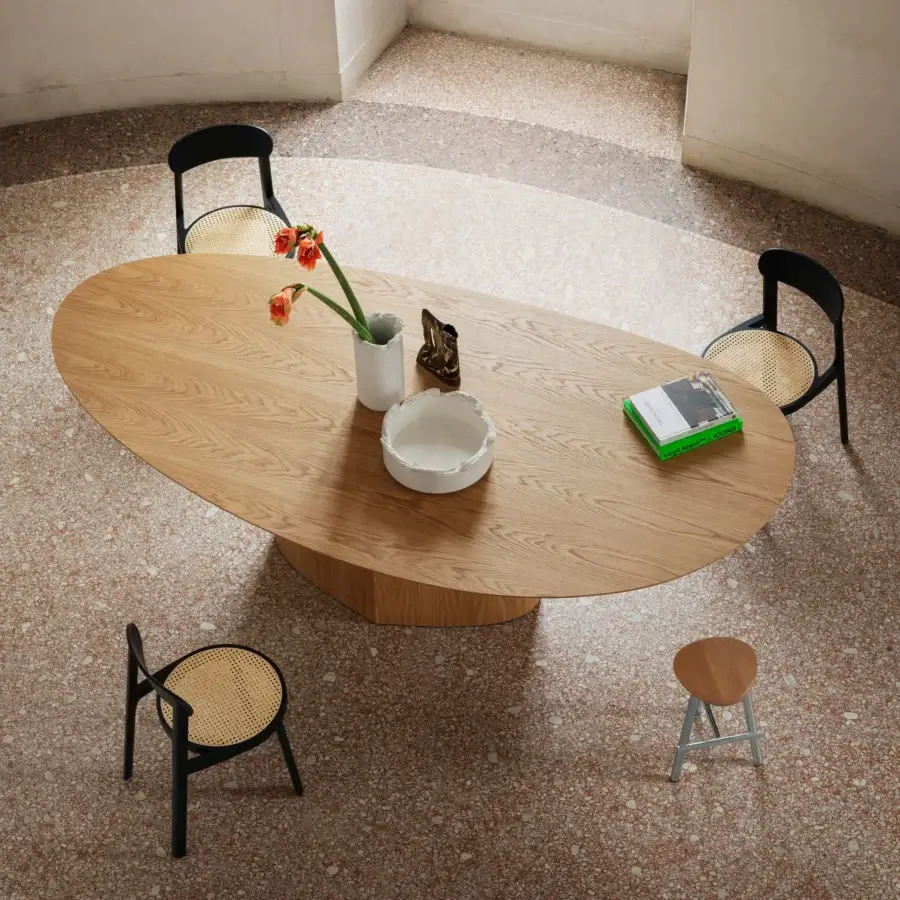 Distinguished Miniforms Monoplauto table with an elongated oval top showcasing light-toned wood grain and a single sculptural leg