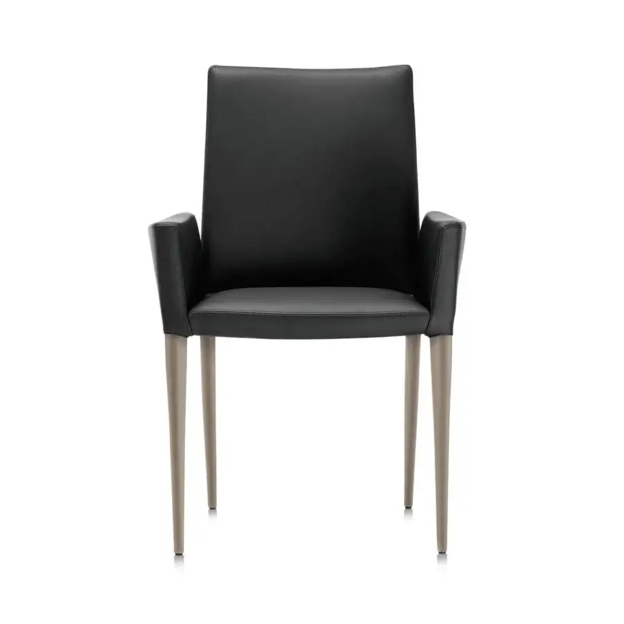 Elegant Frag Bella chair with black leather-like upholstery and light-toned metal or wood legs with a matte finish