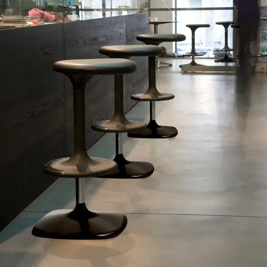 Elegant Casamania Kant stool in recyclable reinforced polypropylene with a matte dark gray finish and cantilevered die-cast aluminum base