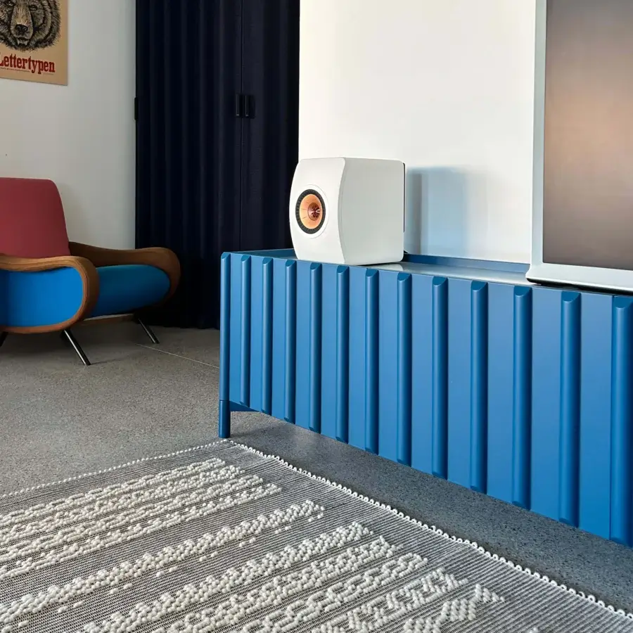 Elegant Miniforms Container sideboard with slatted front and glossy uniform blue lacquered finish