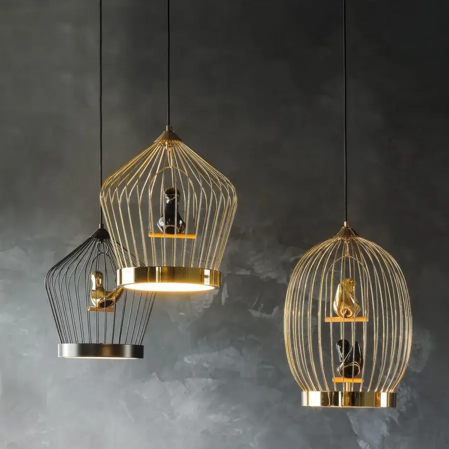 Superior Casamania Twee T suspension lamp with gold-plated metal rod cages and hand-decorated ceramic birds within double polycarbonate shielding