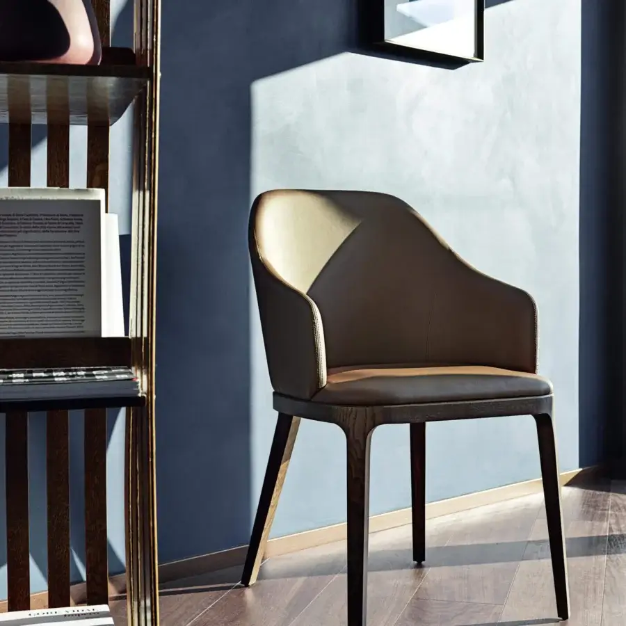 Elegant Frag Doa chair with curved silhouette crafted in Italy with light brown leather and dark brown wooden legs