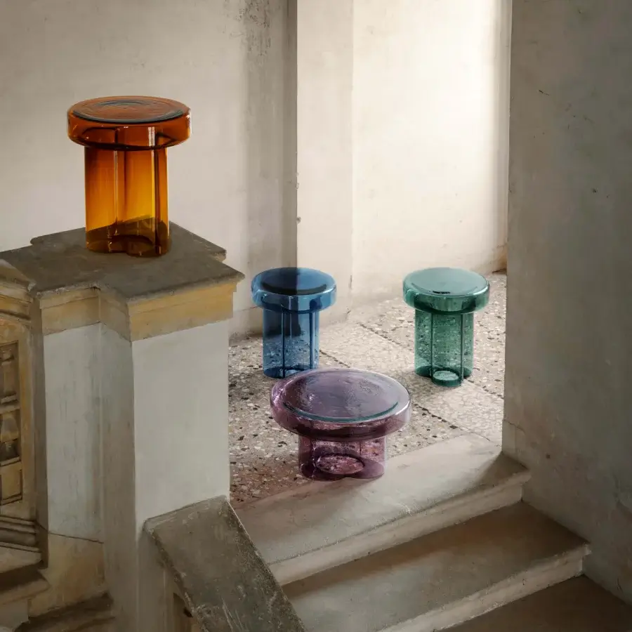 Distinguished Miniforms Soda coffee table crafted in Italy with Murano blown-glass exhibiting amber, blue, green, purple hues and glossy finish