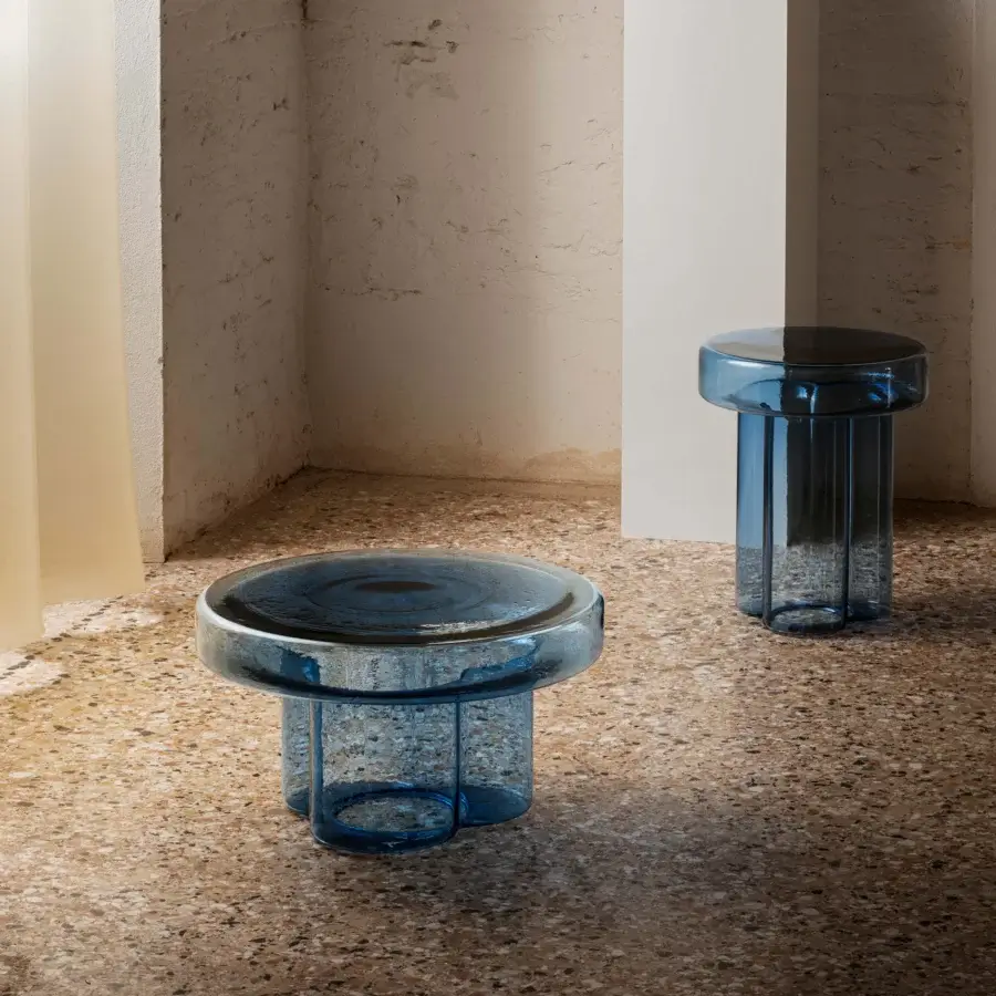 Elegant Miniforms Soda coffee table in glossy blue Murano blown-glass with a hammered texture