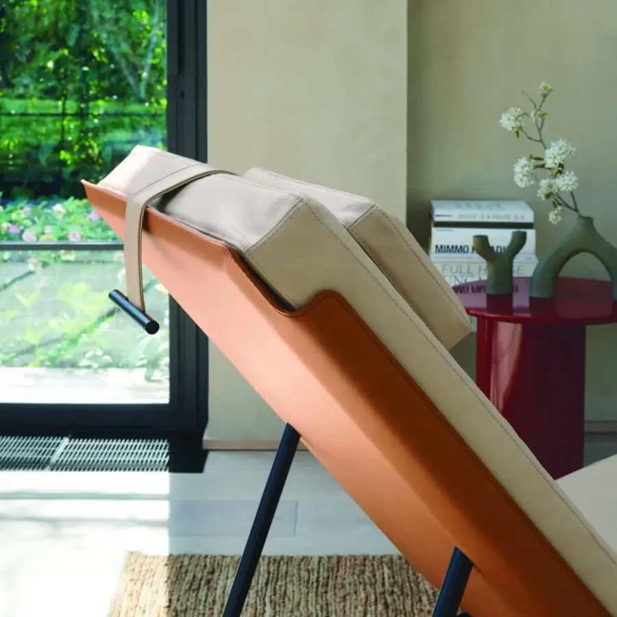 Exceptional Frag Caruso chaise lounge with tan leather and a black tubular steel asymmetrical frame built for relaxing comfort