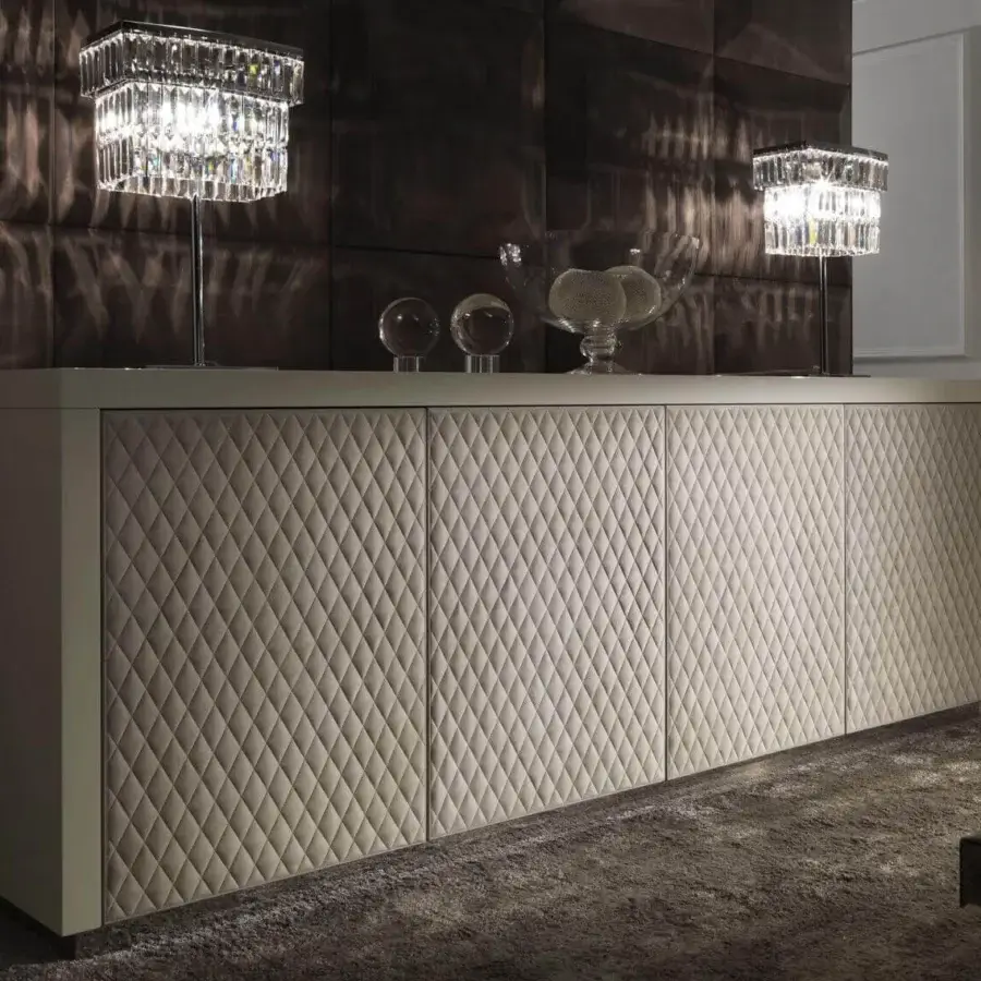 Superior DV Home Collection Byron table lamp with shining chrome structure and bevelled glass pendants