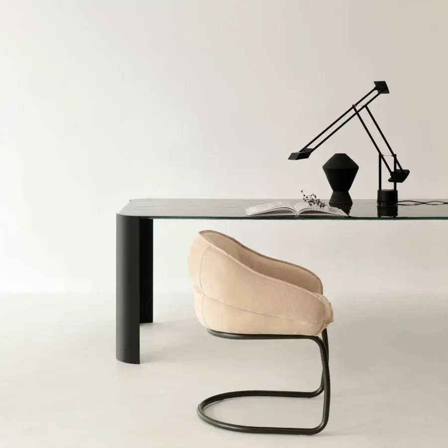 Distinguished Cierre1972 Giorgio armchair with raw-cut light beige leather upholstery and lacquered black tubular metal structure