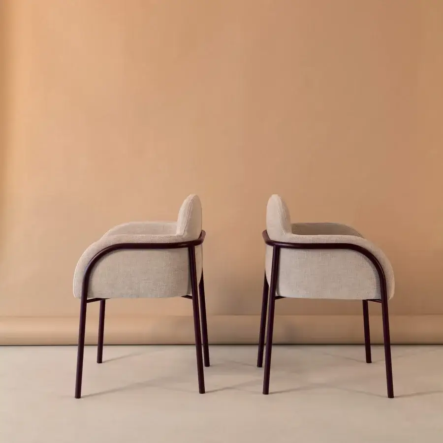 Superior Cierre1972 Adele armchair with light beige woven textile and delicate burgundy metal legs