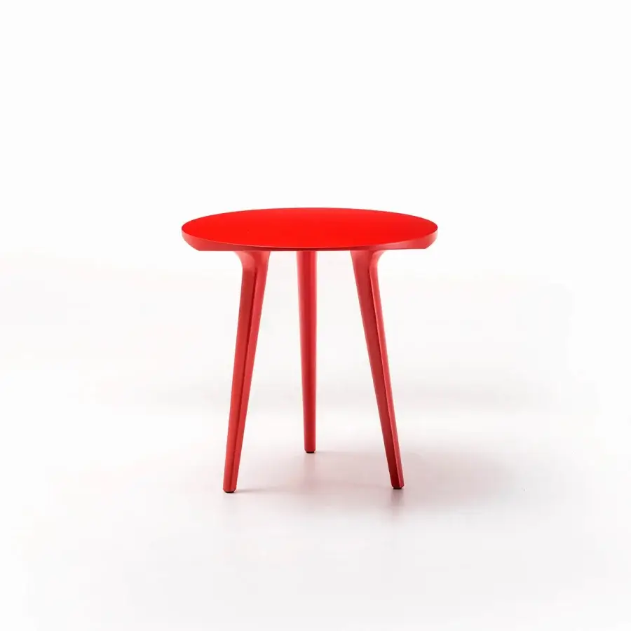 Elegant Bross Ademar side & coffee table with glossy red lacquered top and legs embodying Italian craftsmanship