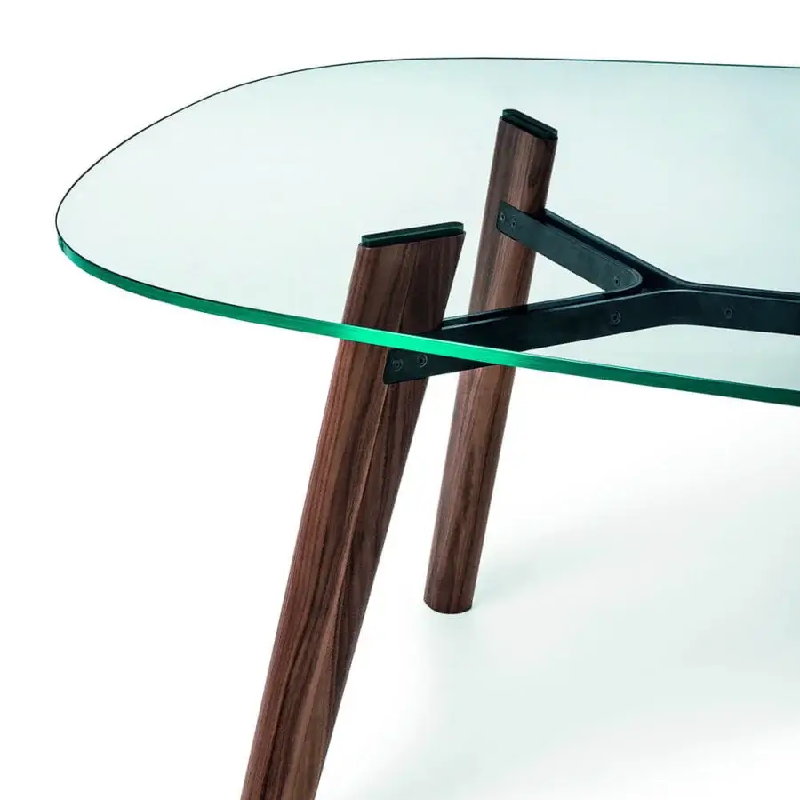 Distinctive Bross Beleos table with extra clear glass, a green edge, dark brown wood legs, and black metal supports in a matte finish