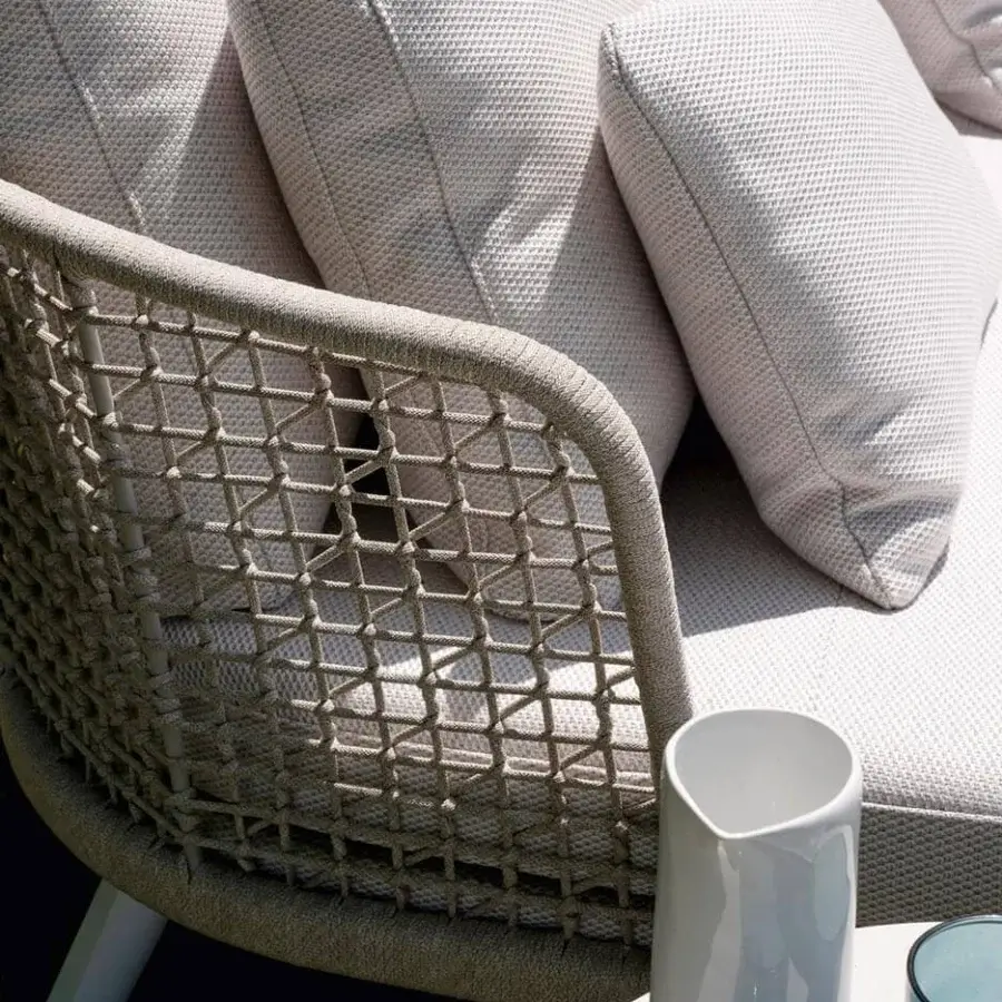Exceptional Varaschin Emma lounger crafted with refined aluminum legs and light beige fabric upholstery with detailed stitching