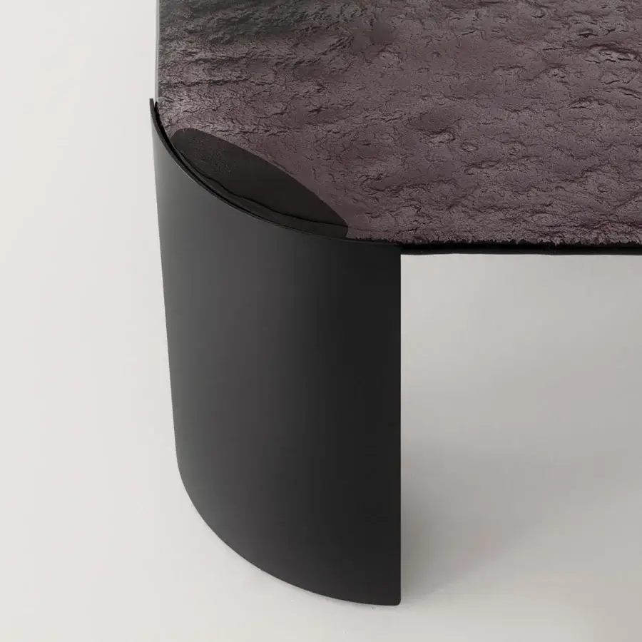 Elegant Cierre1972 Riviera coffee table with textured glass in brown or gray and dark matte curved support
