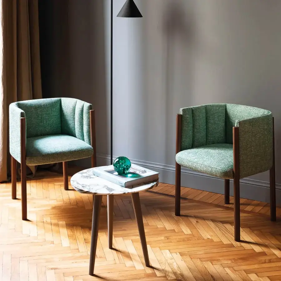 Distinguished Bross Baia armchair with textured green quilted fabric and dark brown lacquered wood legs
