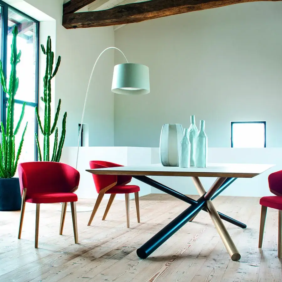 Elegant Bross Nora armchair with curved red fabric upholstery and smooth wood legs