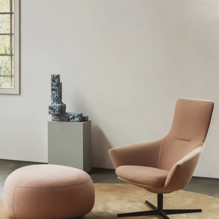 Lavish Lapalma Wing Tip lounge chair with light brown textile upholstery and powder-coated aluminum swivel base