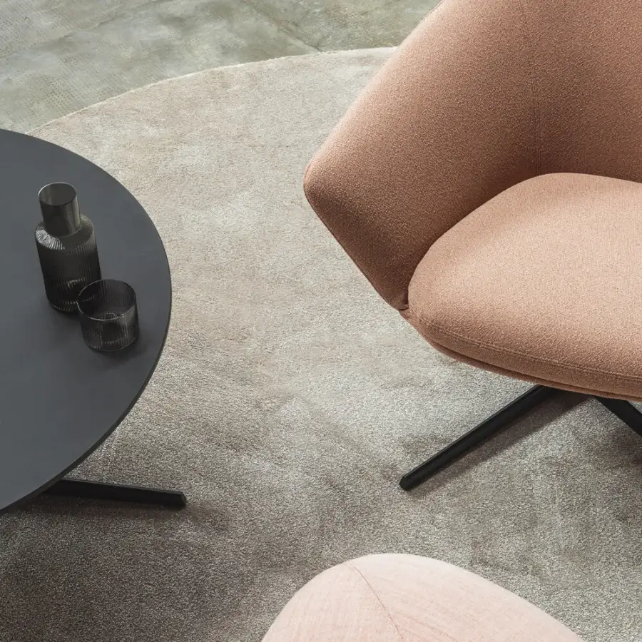 Exceptional Lapalma Wing Tip lounge chair with light brownish-pink textile upholstery and powder-coated aluminum base