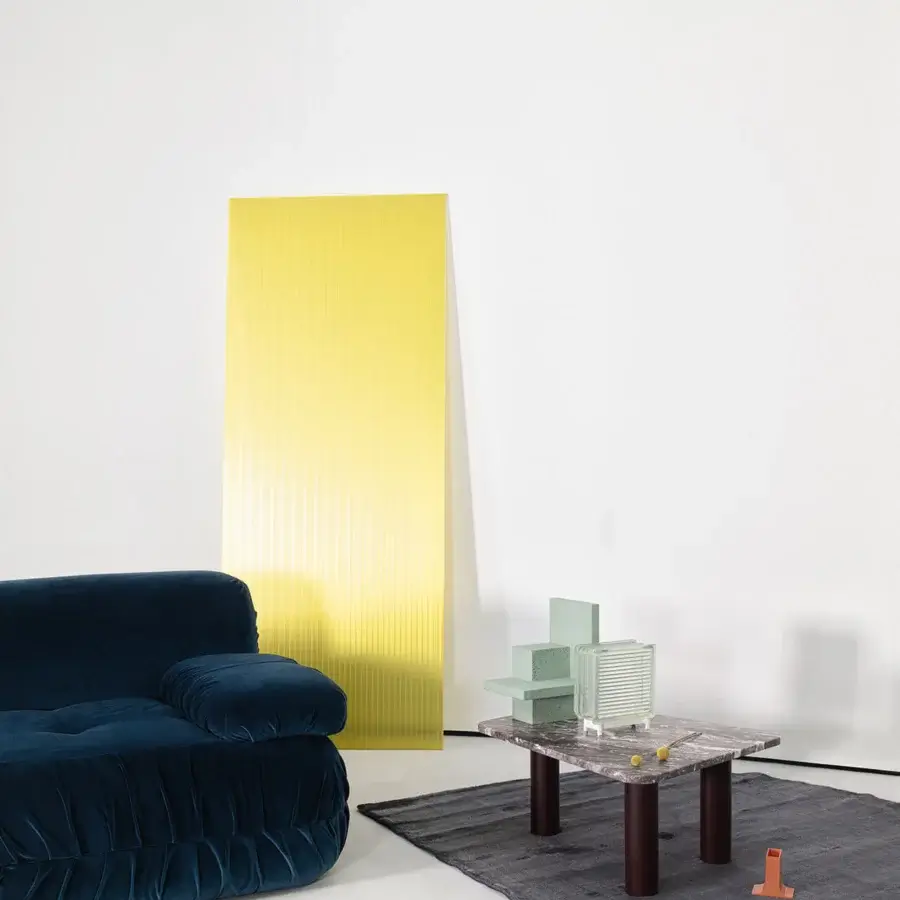 Exceptional Cierre1972 Iceberg coffee table with a marble-like tabletop and dark reddish-brown cylindrical legs crafted in Italy