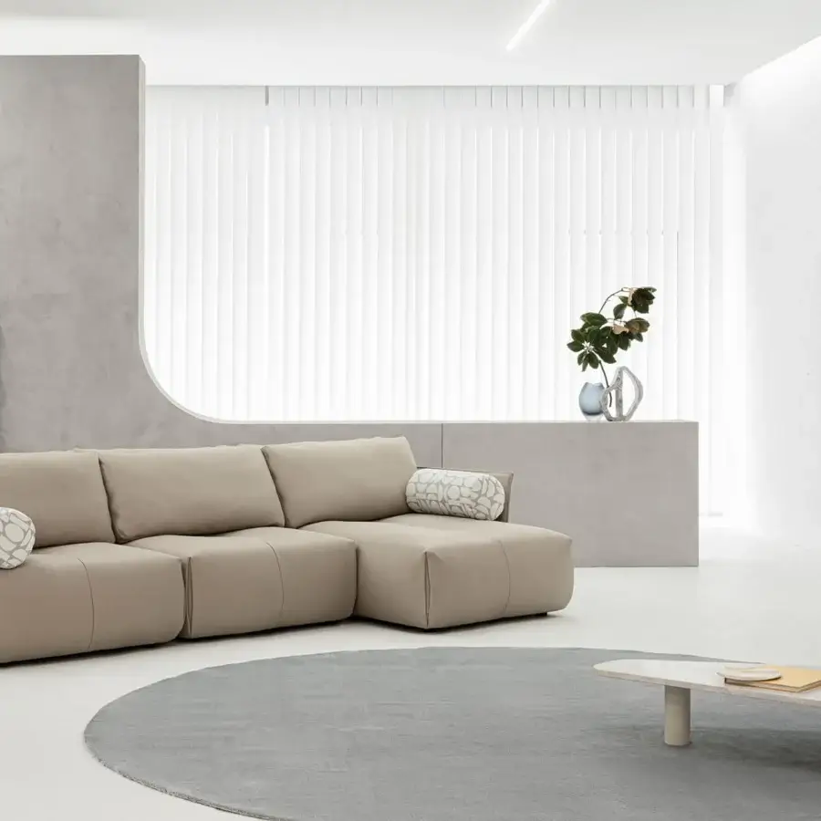Elegant Cierre1972 Iceberg coffee table with light beige marble top and cylindrical legs crafted in Italy