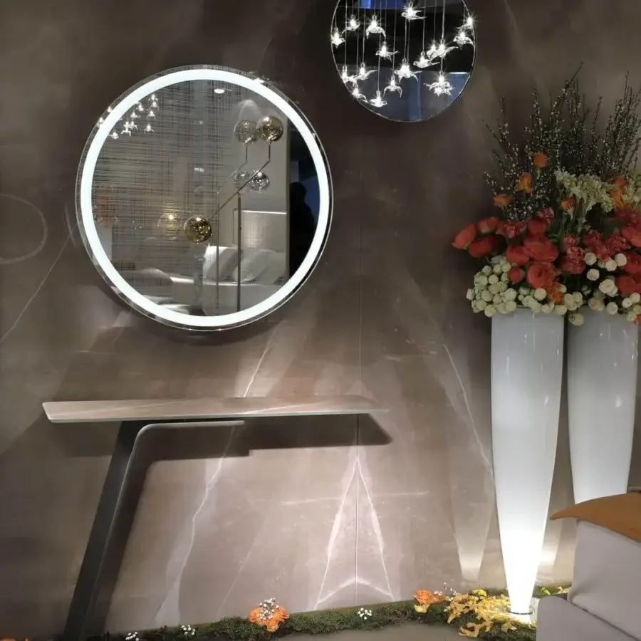 Distinguished Reflex Oh console with curved extra clear glass and dark brass finish, topped with a light Marmoreflex/Legnoreflex surface